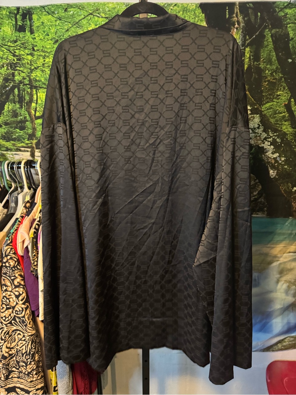 Fenty XL Men's Black Patterned Button-Up Shirt - Picture 9 of 10